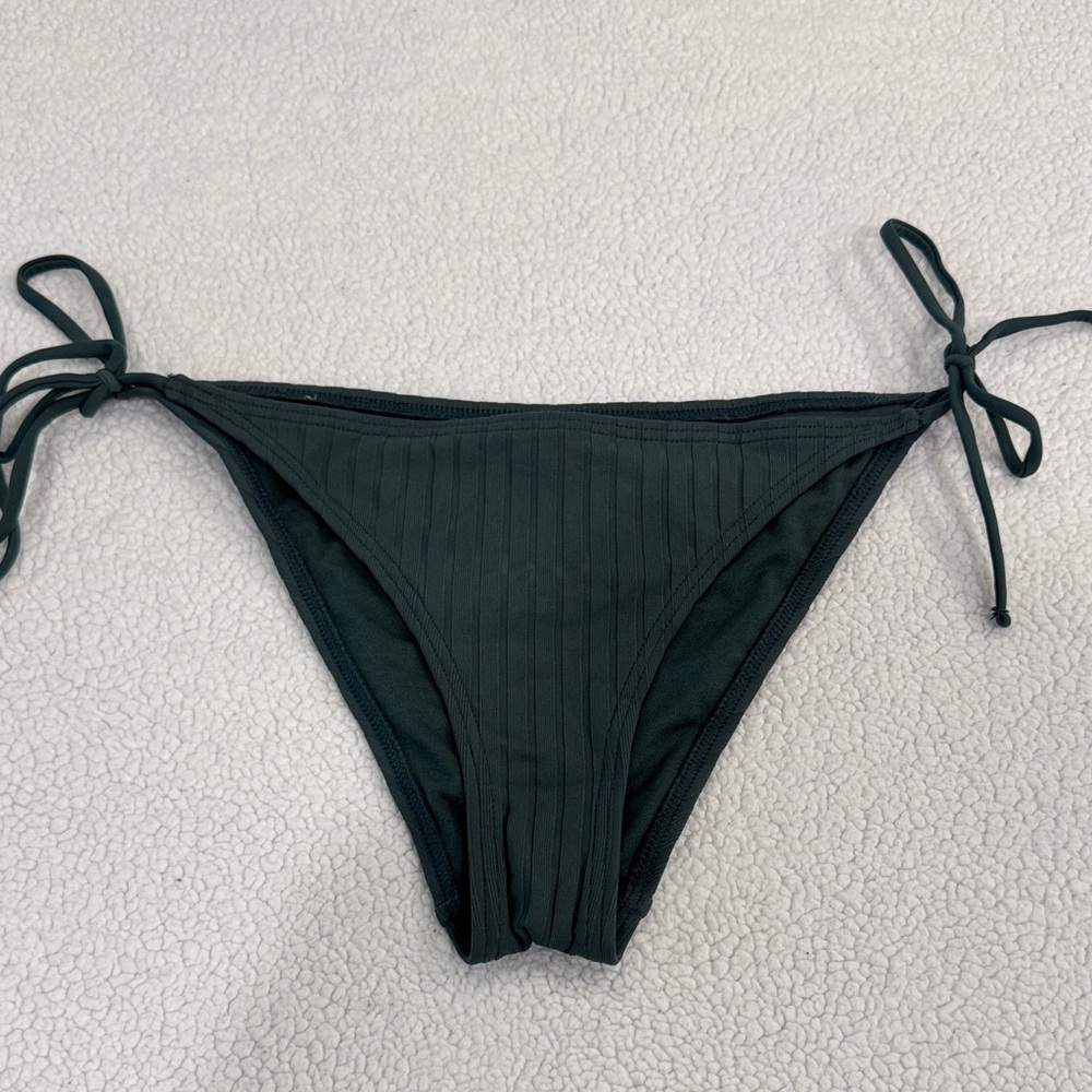 Green Triangle Bikini Set - Picture 6 of 7